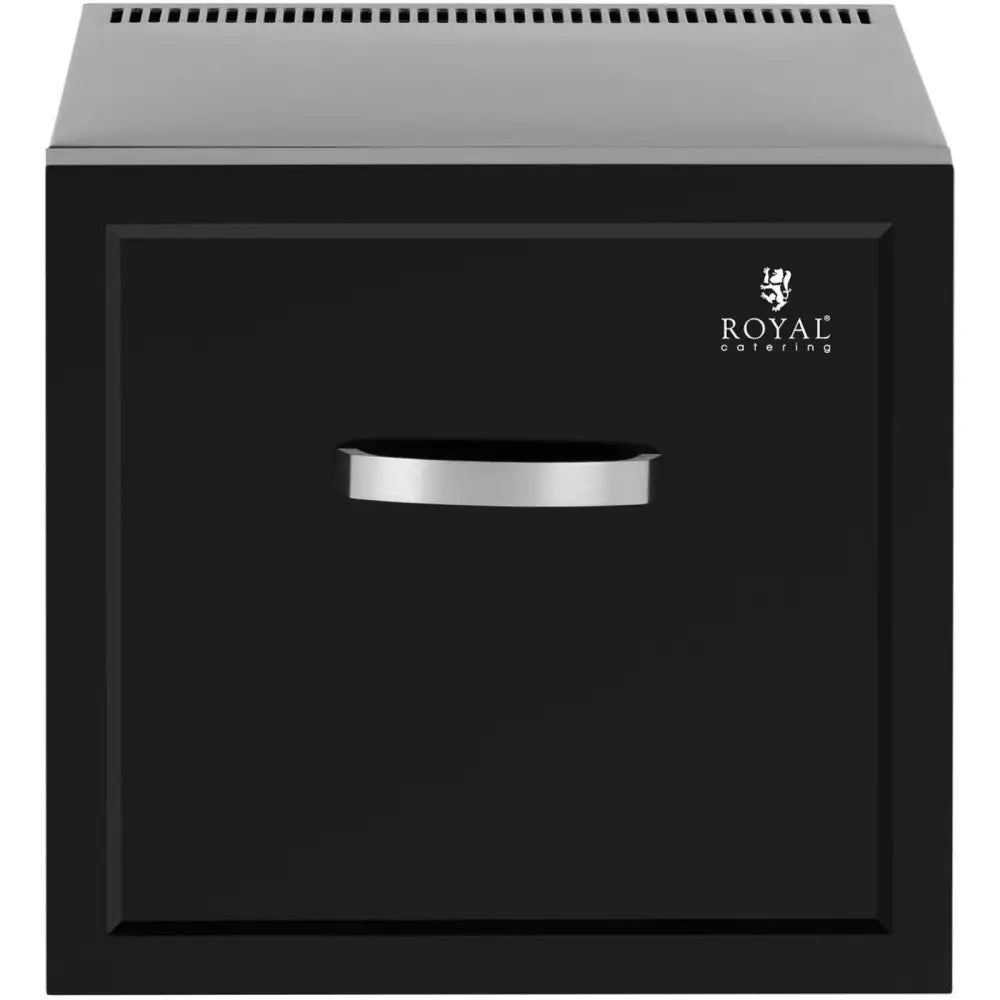 Kjøleskap skuff for hotell, sort front med sølvhåndtak og Royal Catering-logo synlig øverst til høyre.