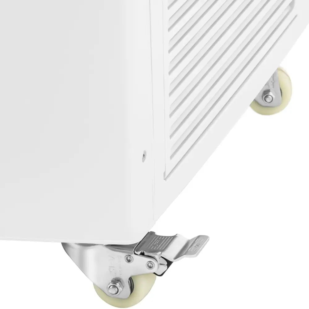 Kjølt glasskjøler i hvit metall, sidevinkel som fremhever hjul med brems og ventilasjonsriller.