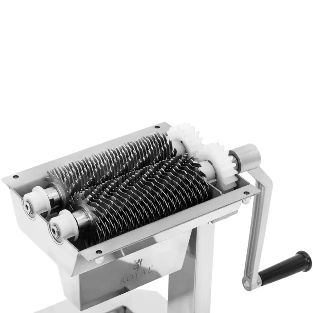 Kjøttbanker kjøttkvern i rustfritt stål, skråvisning med taggete ruller, hvite gir og svart sveivehåndtak.