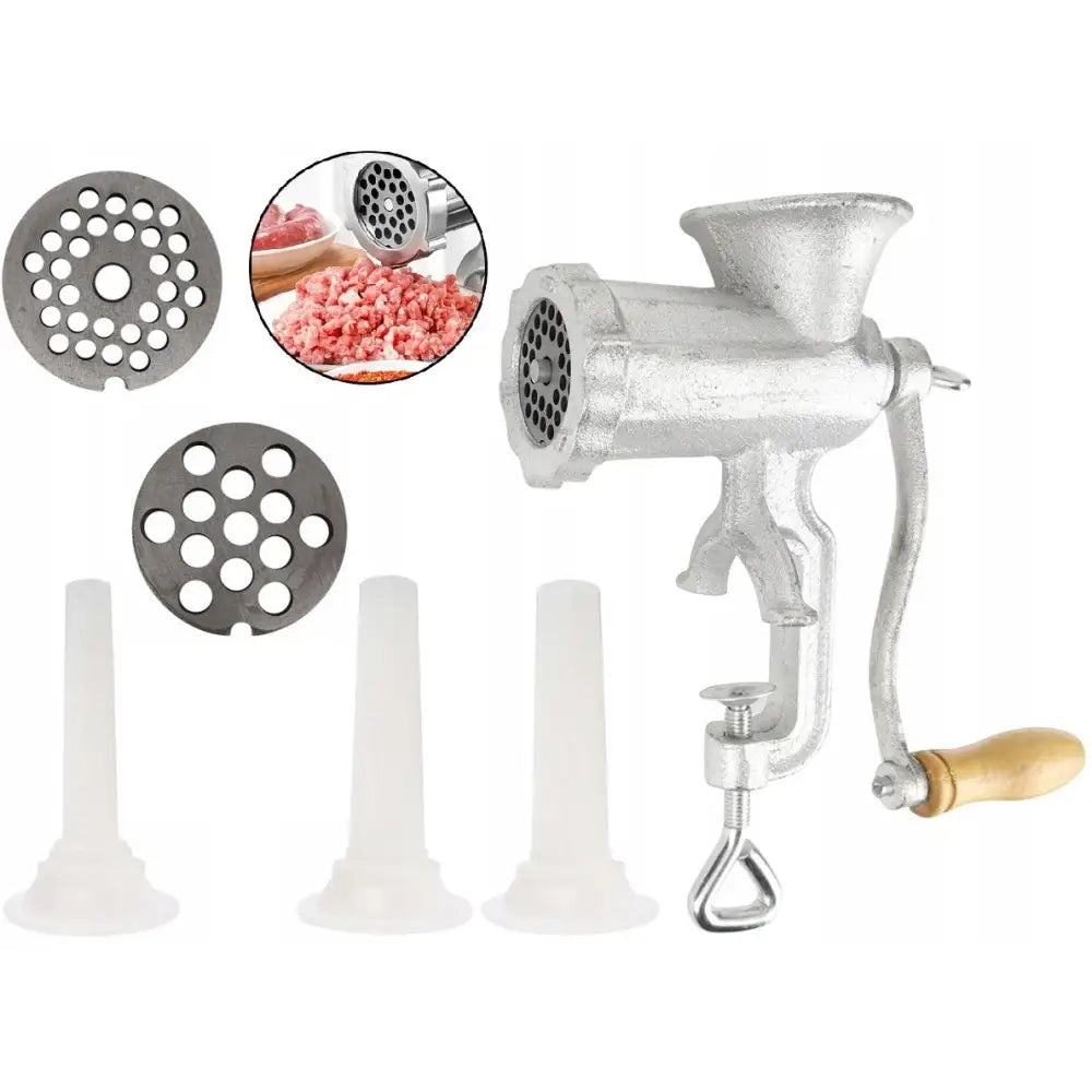 Kjøttkvern i metall med treskaft, tre plasttrakter og fire stålskiver synlige ved siden av kvernen.