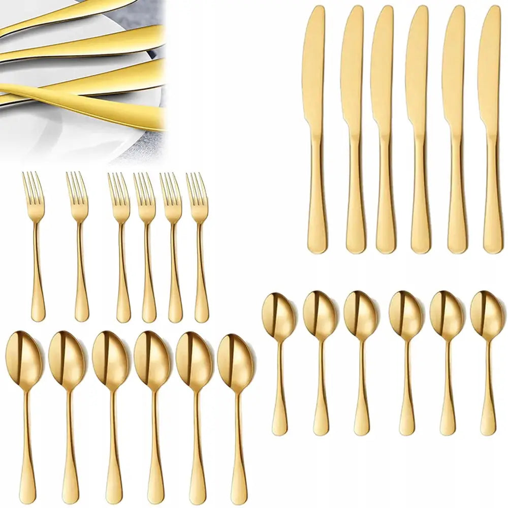 Klassisk bestikksett i gull for seks personer, sett fra oversiden med kniver, gafler og skjeer i moderne design.