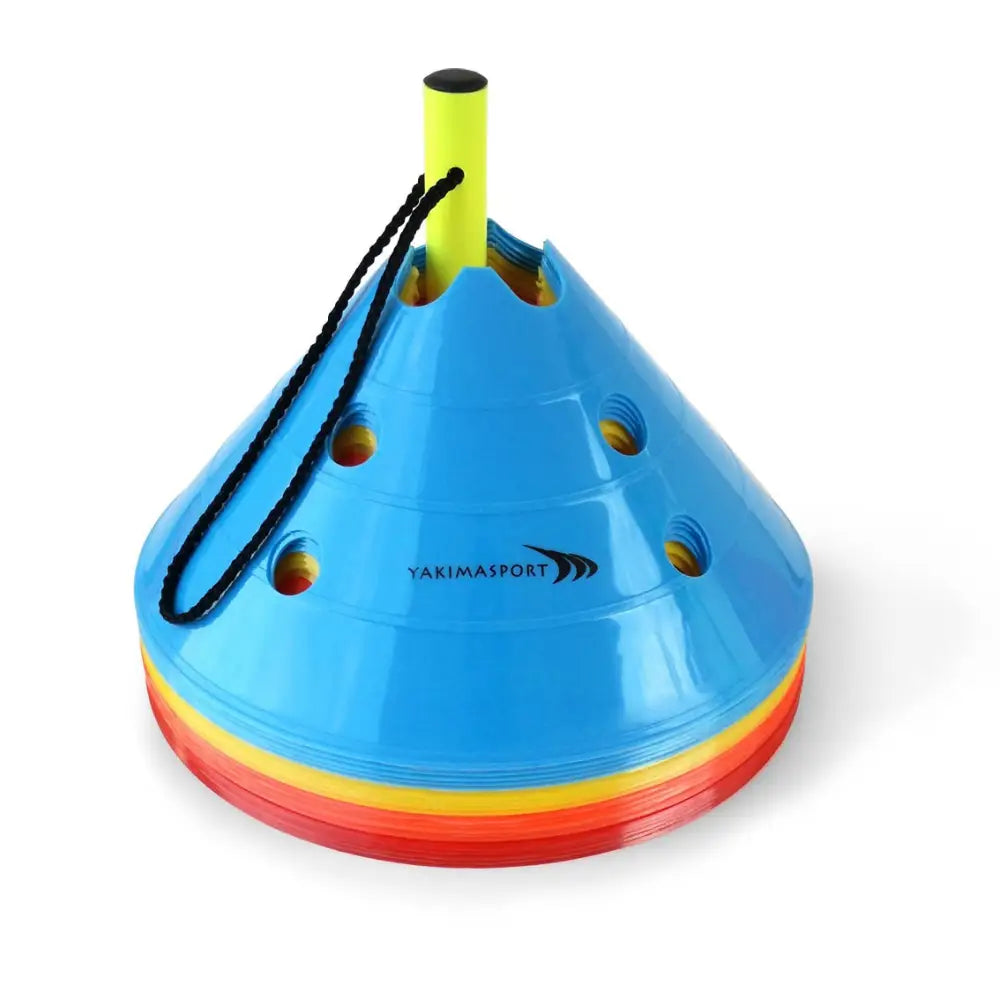 Klype Sett med 20 fargerike markeringsskiver, stablet på gul holder med svart snor, skrå forfra.