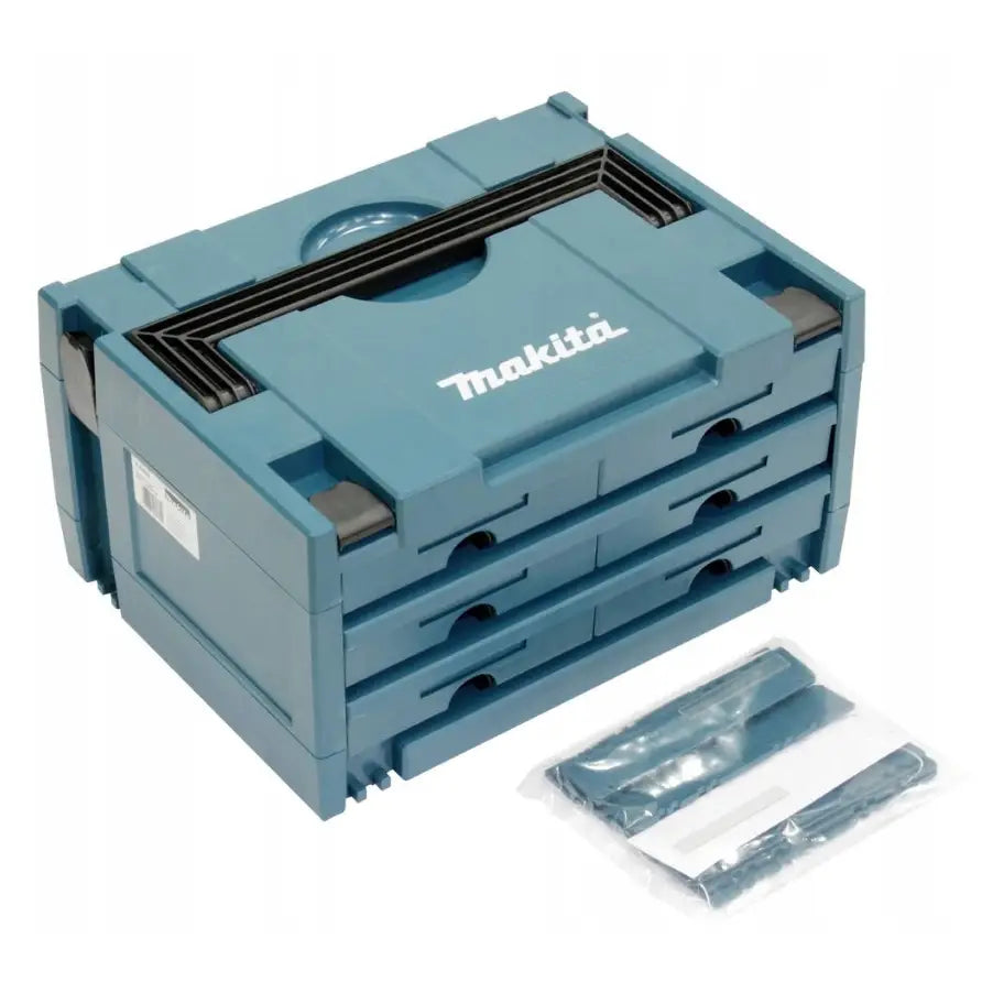 Koffertorganisator fra Makita med seks uttrekkbare skuffer, blå plast, løse deler i pose ved siden av.