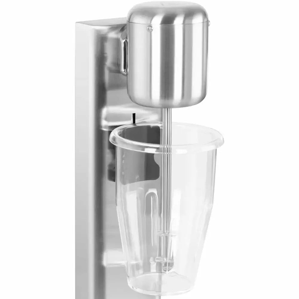 Kokteyler shaker mikser i stål, skrå vinkel med plastbeger under vispen og blank motorenhet.