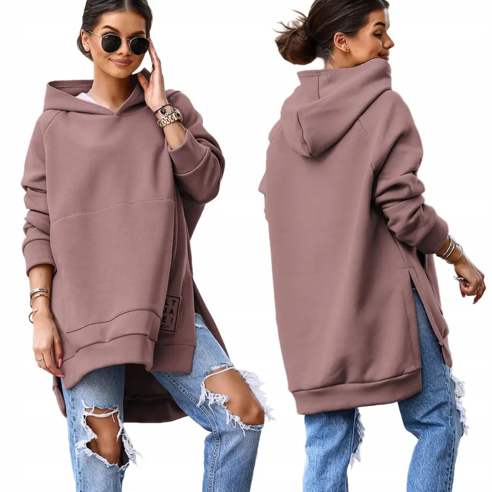 Komfortabel Sportsbluse med Utsnitt og Applikasjon i Farger