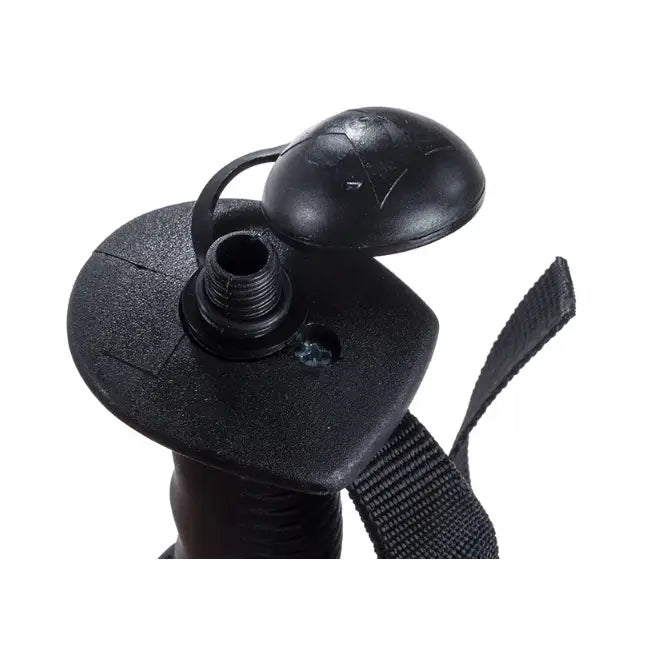 Komperdell Schnapsstock skistav, nærbilde av sort plastlokk med synlige gjenger og svart håndrem til høyre.