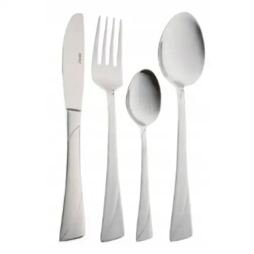 Fire deler bestikk i blankt rustfritt stål med subtilt bølgemønster, sett forfra på hvit bakgrunn.
