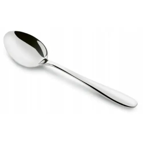 Blankpolert spiseskje fra Tadar Leros, skrå vinkel som fremhever reflekser i det rustfrie stålet.