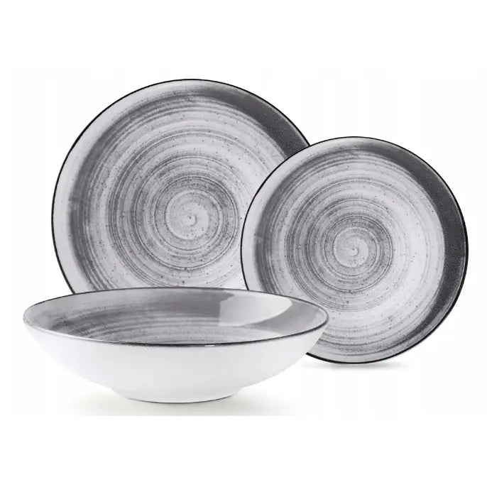 Komplett porselensservise med gråtonede tallerkener og dyp skål, sirkulært mønster, frontvisning.
