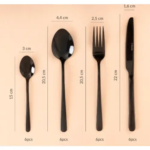 Komplett Lugano svart bestikksett, fire deler stående på beige bakgrunn med mål og antall under.