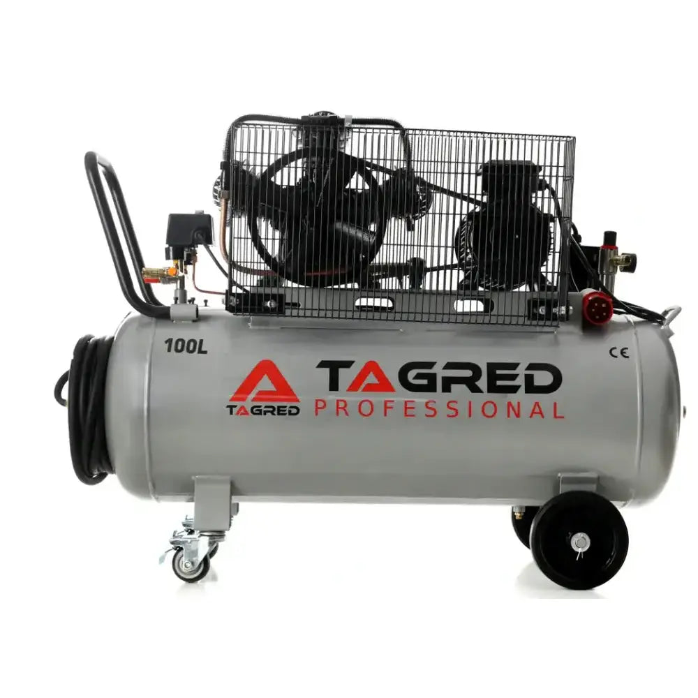 Kompressor 100L, sidevisning med sort gitter over motor, store hjul og rød logo tydelig på sølvfarget tank.