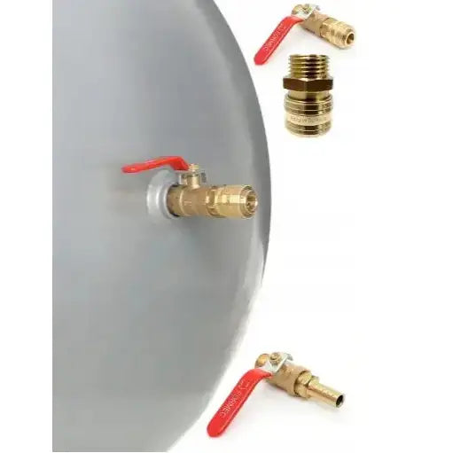 Kompressor, nærbilde av messingventil og koblinger med røde hendler montert på grå beholder, sett fra siden.