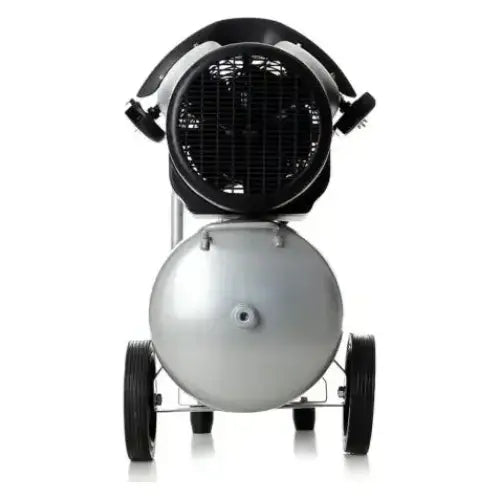 Kompressor 50L, frontbilde som viser sølvfarget tank, sort viftehus og store hjul mot hvit bakgrunn.