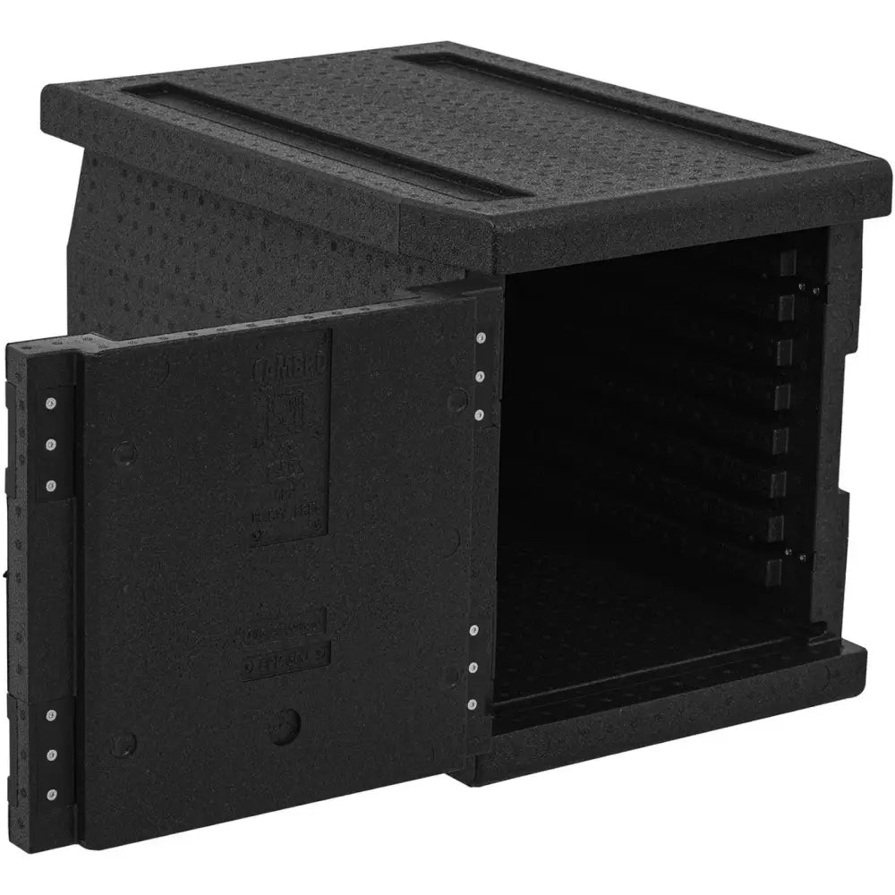 Kontainer termobox EPP CAMBRO, skråvisning med åpen dør og synlige innvendige spor for brett.