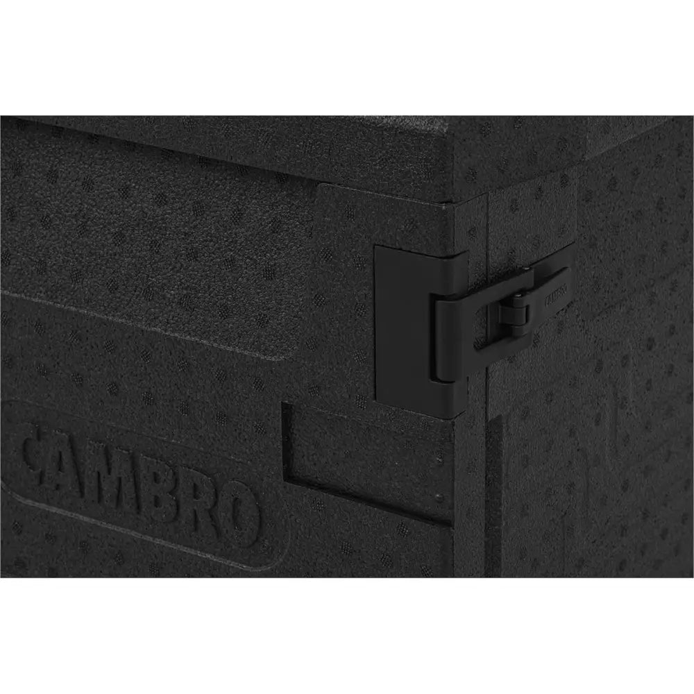 Kontainer termobox EPP CAMBRO, detaljvisning av hjørne med hengsellås og preget logo på strukturert overflate.