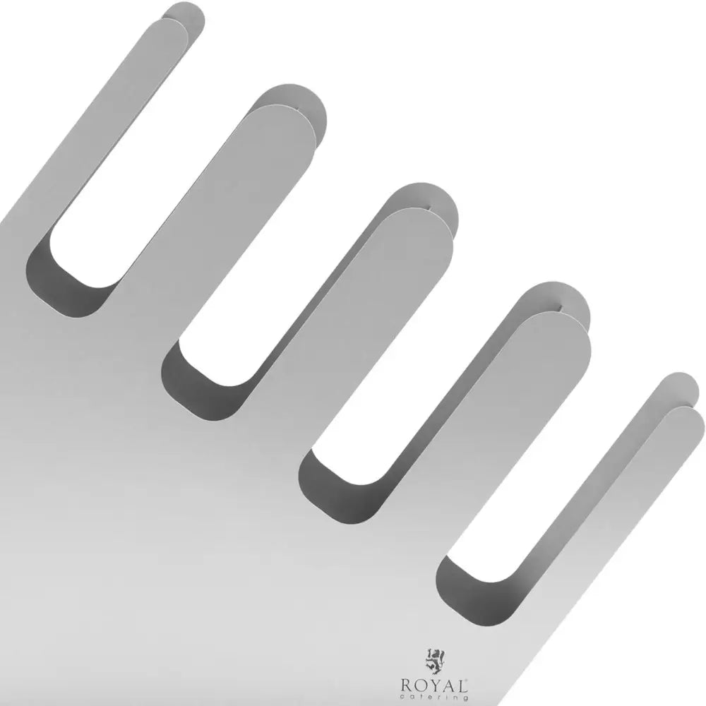 Kopp- og lokkholder stålstativ, nærbilde av fem runde utskjæringer og Royal Catering-logo på metalloverflate.