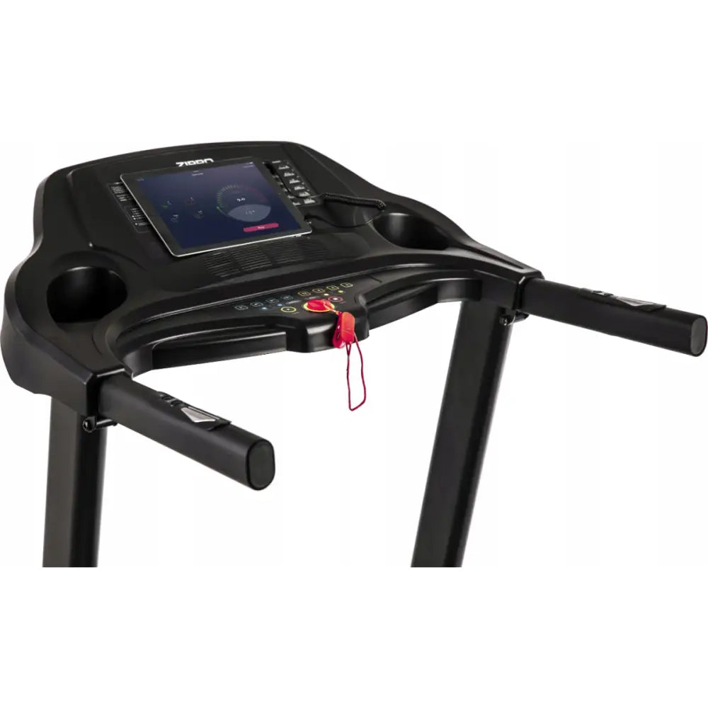 Tredemølle Zipro Notus, skrått forfra med digitalt panel, to koppholdere og rødt nødstopptau i midten.