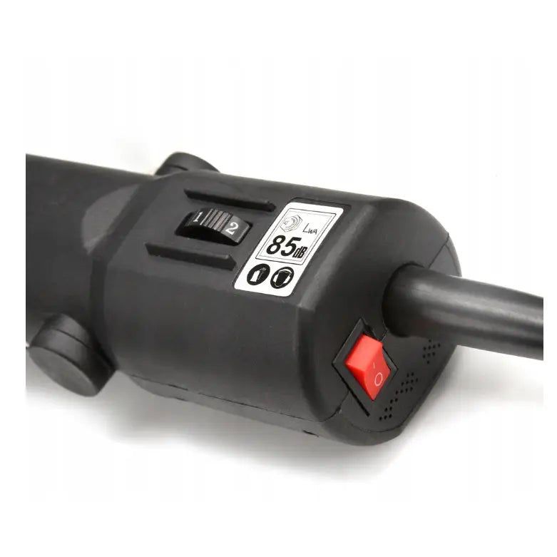 Kraftig klippemaskin for sau og storfe, nærbilde av svart apparat med rød bryter og lydnivåmerking på 85 dB.