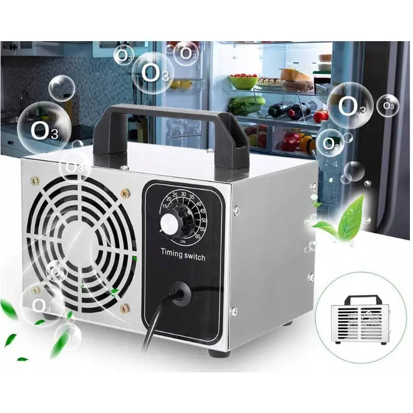 Kraftig ozongenerator med sort håndtak og ventilasjonsvifte plassert foran åpent kjøleskap, O₃-symboler rundt.