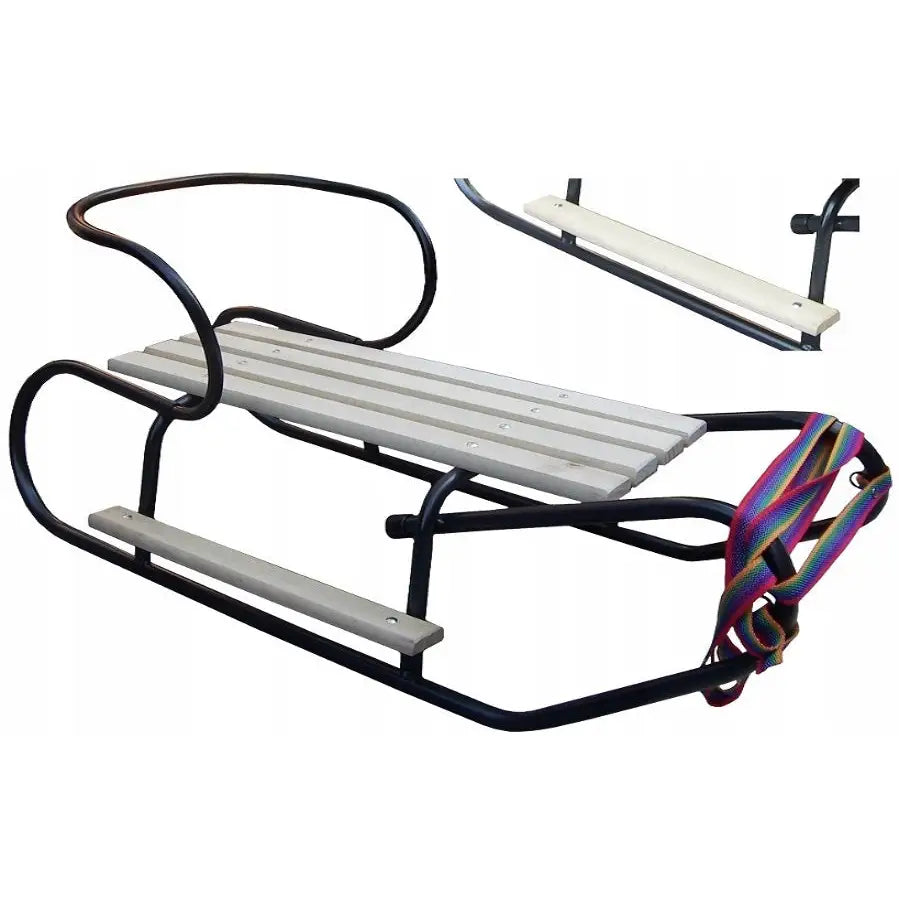 Kraftige Akebrett Basic i tre med sort metallramme, ryggstøtte, fotstøtter og regnbuefarget drastropp.