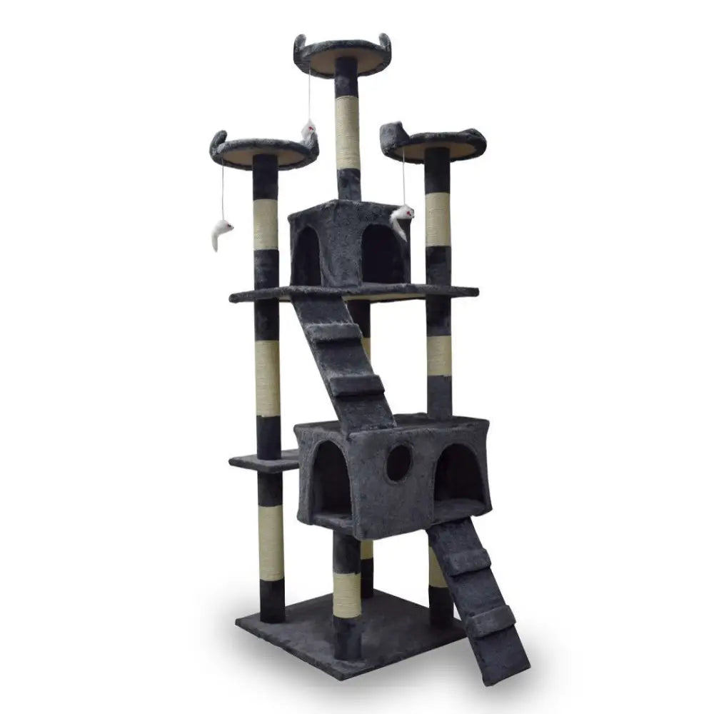 Kratretårn med 7 nivåer i grå og svart plysj, med hus, plattformer og lekemus, sett skrått forfra.