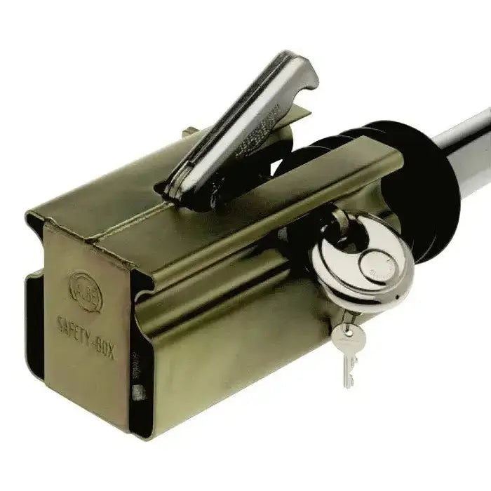 Krokfestesikring Winterhoff Albe Safety-Box, skråvisning med hengelås og nøkkel i børstet messingfarge.