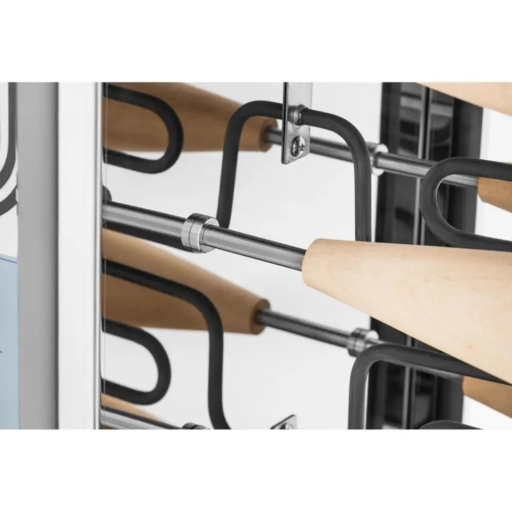 Krollesnurr vaffeljern, detaljert nærbilde av metallstang med treskaft og svarte bøyler på stativfeste.