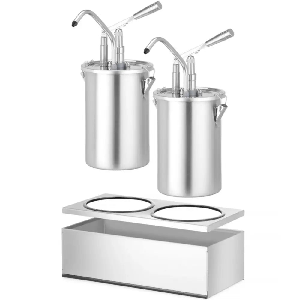 Kryddercontainer i stål med dobbel base, to pumper og håndtak sett fra skrå vinkel mot hvit bakgrunn.