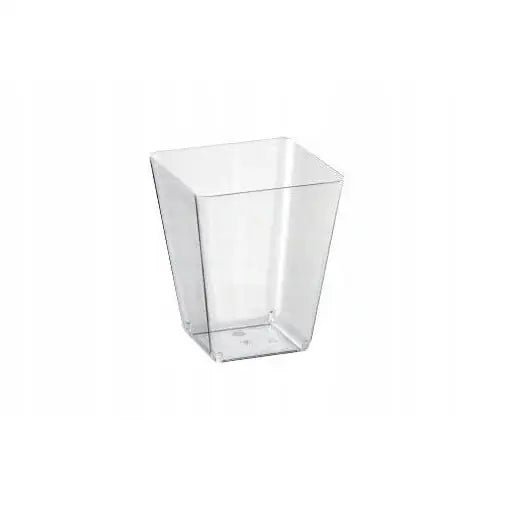 Kvadratiske dessertglass 150ml i klar plast, sett skrått forfra med fokus på enkel, moderne form og glatte flater.