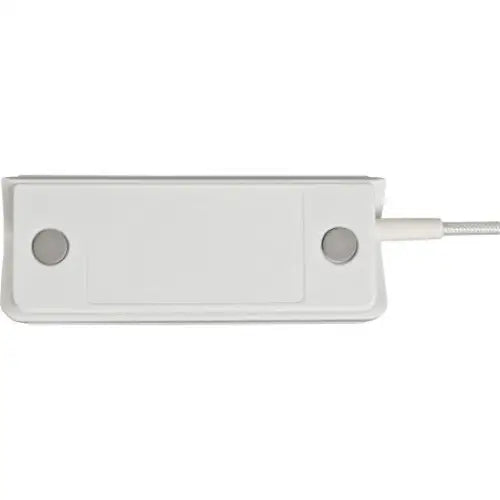 Lader USB estilo stal, hvit rektangulær enhet med to grå gummiputer og ledning festet til høyre.