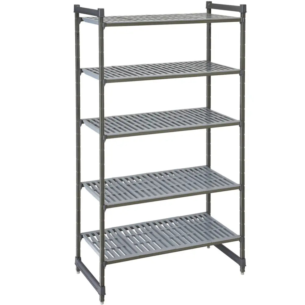 Lagerhylle i kompositt med fem ventilerte, grå hyller sett fra siden, robust og luftig design.