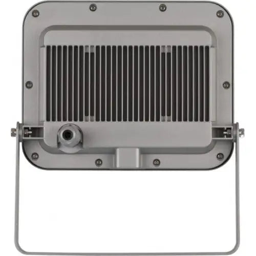 LED lyskaster JARO 5050 bakfra, viser grå kjøleribber, monteringsbrakett og skrutilkobling nederst til venstre.