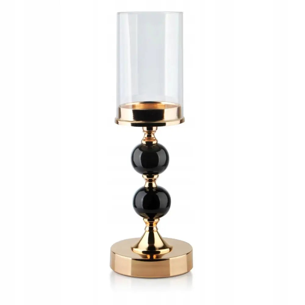Lampe med skjerm i gullfarget metall, sorte dekorative kuler og sylinderformet glass, frontvisning.