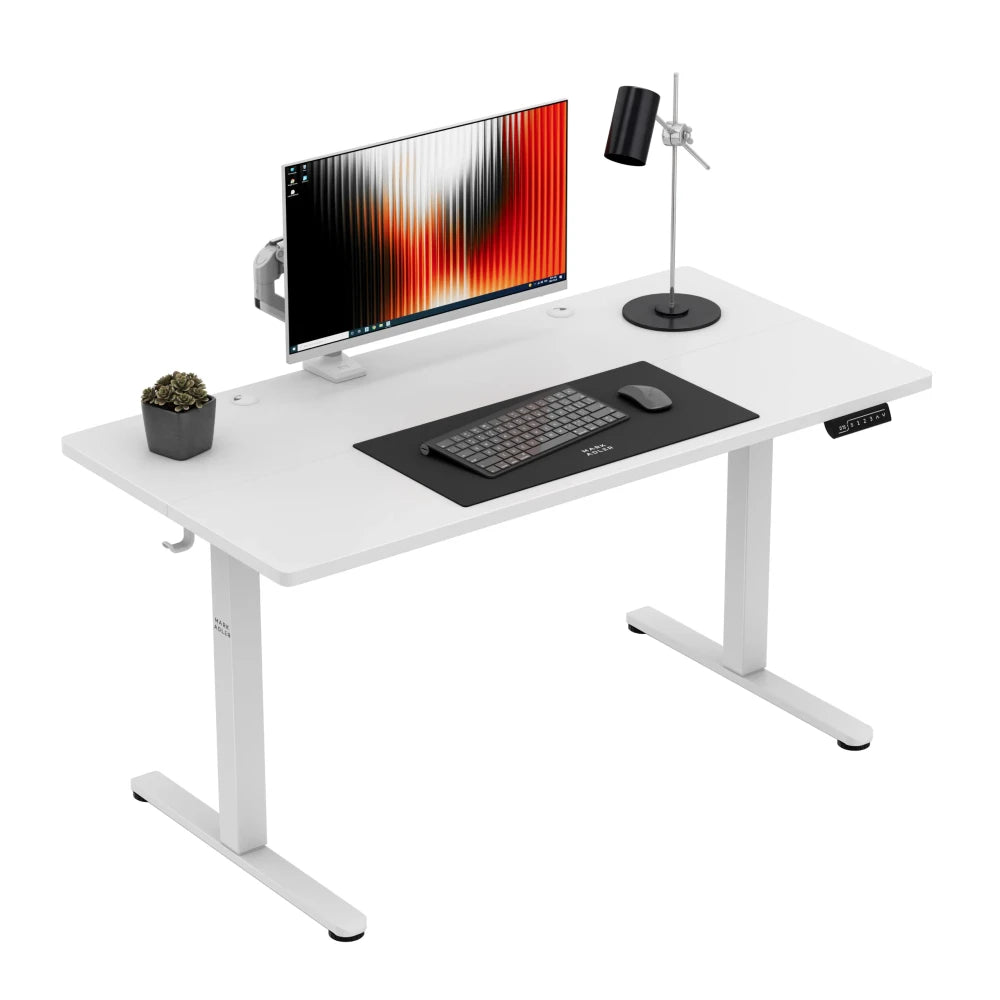 Mark Adler Leader 7.3 elektrisk hev-senk skrivebord hvit 140 cm, sett forfra