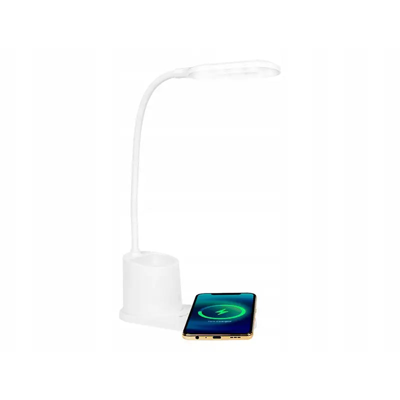 LED-skrivebordslampe med fleksibel arm, pennekopp og trådløs ladeflate med mobiltelefon, frontvisning.