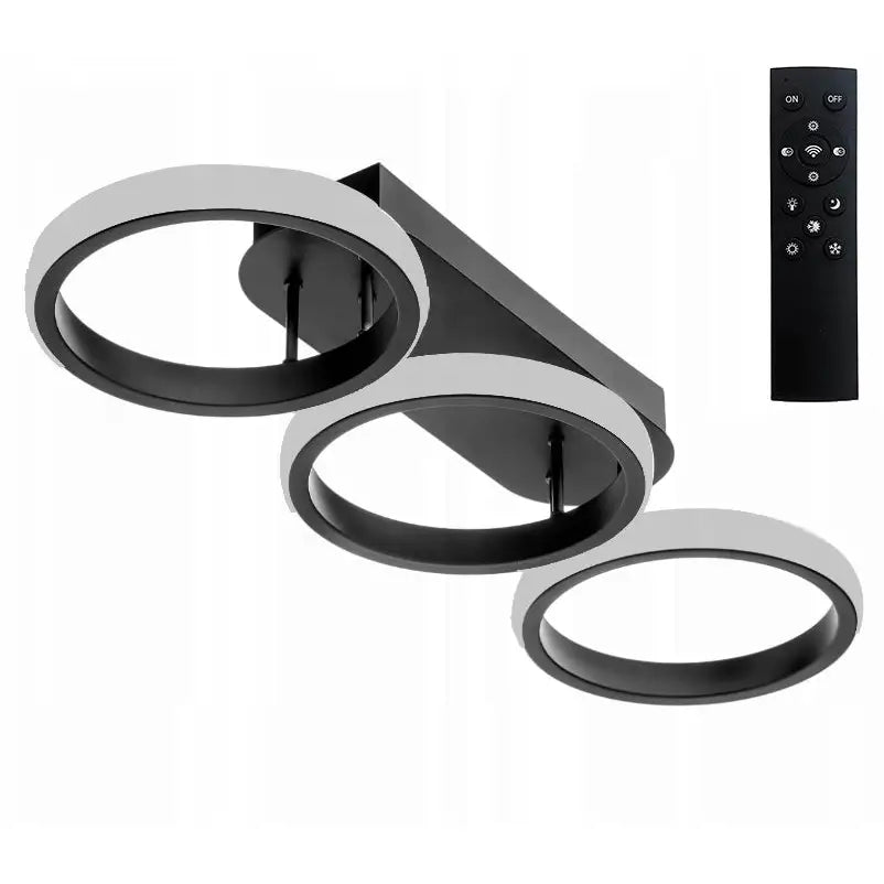 LED-taklampe med tre sorte og hvite lysringer på rektangulær base, fjernkontroll plassert ved siden av.