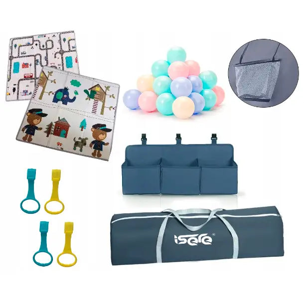 Tilbehør til lekegrind: fargerike baller, to lekematter med motiv, blå oppbevaringslomme, fire klyper og bæreveske.