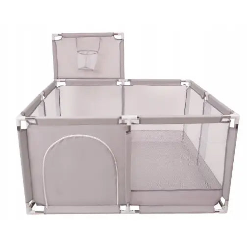 Lekegrind med ballbinge, frontvisning med glidelåsåpning og lomme øverst på bakveggen.