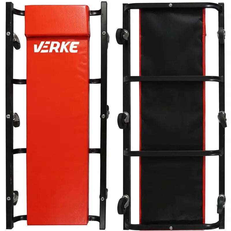 Liggebrett 36" med hodestøtte, rød og svart polstret benk med seks hjul og hvit logo på hodestøtten.