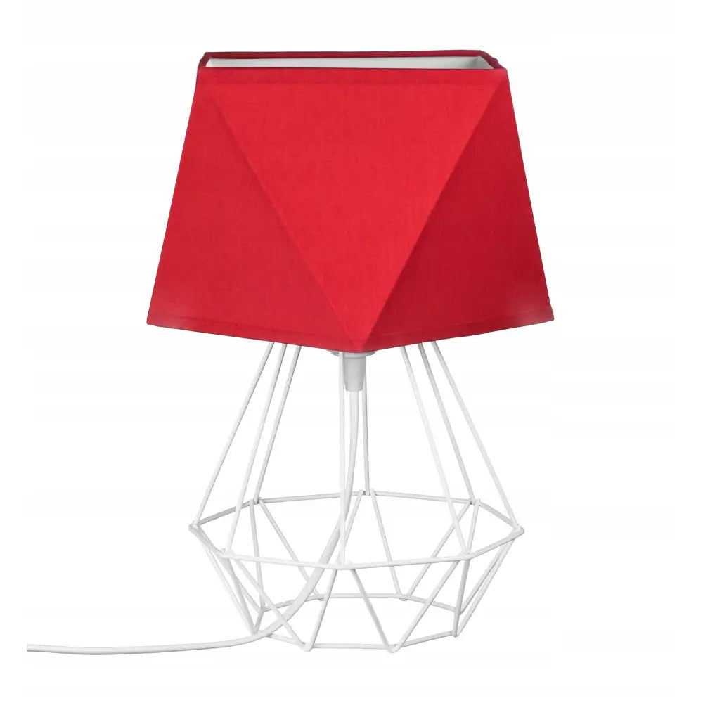 Loft B nattlampe med hvit metallfot og rød diamantformet skjerm, sett fra siden med synlig ledning.