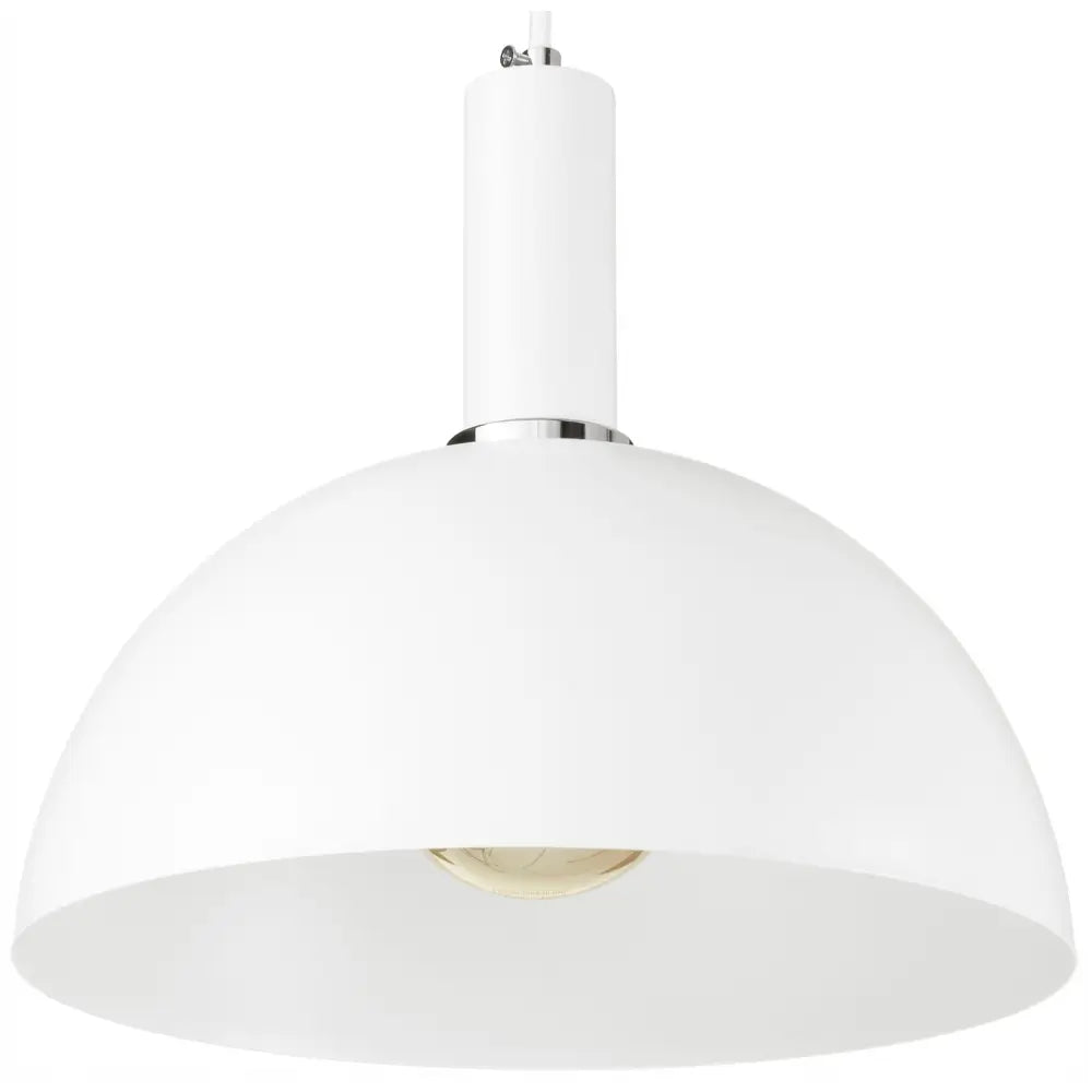 Loft hengelampe med hvit, halvkuleformet metallskjerm og synlig lyspære, minimalistisk design.