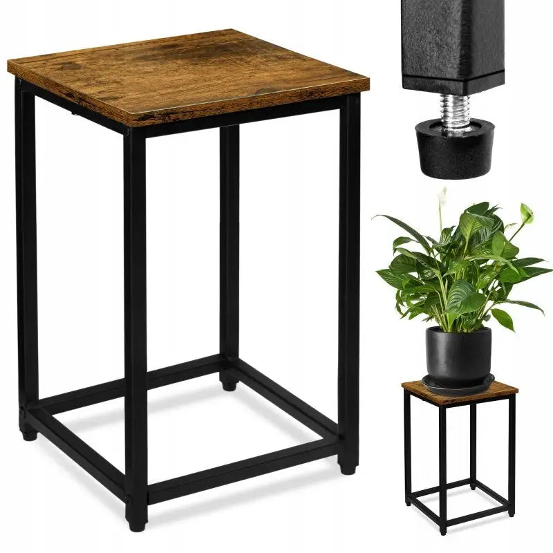 Loftsplantestativ Arben Loft svart, kvadratisk sidebord med mørk treplate og sort metallramme, sett fra skrå vinkel.