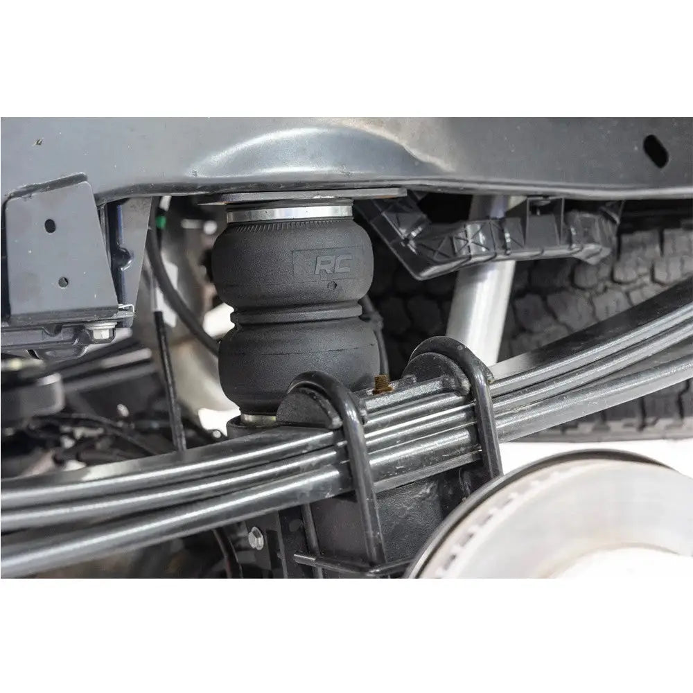 Luftfjæringssystem for Bakre Suspensjon Rough Country Hevning 3-6’’ - Ford F350 17-22