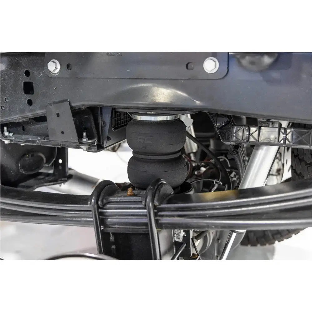 Luftfjæringssystem for Bakre Suspensjon Rough Country Hevning 3-6’’ - Ford F350 17-22