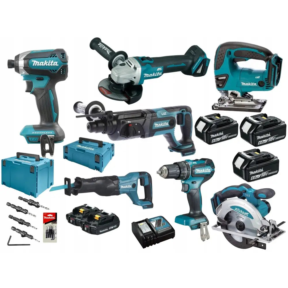 Makita combo sett med syv 18V elektroverktøy, fem batterier, ladere og kofferter mot hvit bakgrunn.