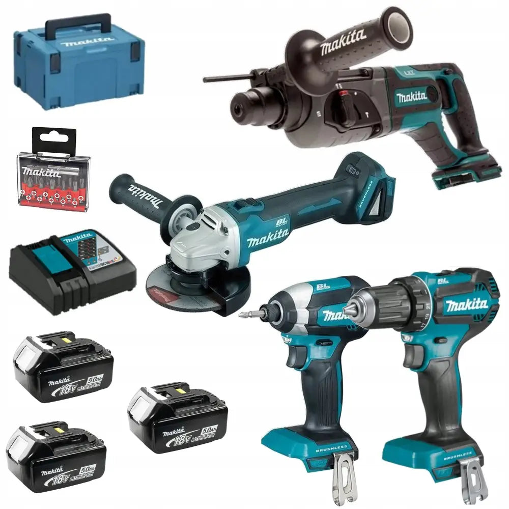 Makita combo sett med drill, vinkelsliper, borhammer, tre batterier, lader og koffert på hvit bakgrunn.