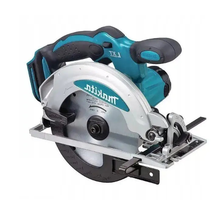 Makita sirkelsag 18V, sidevisning med synlig metallblad, ergonomisk grep og justerbare innstillinger foran.