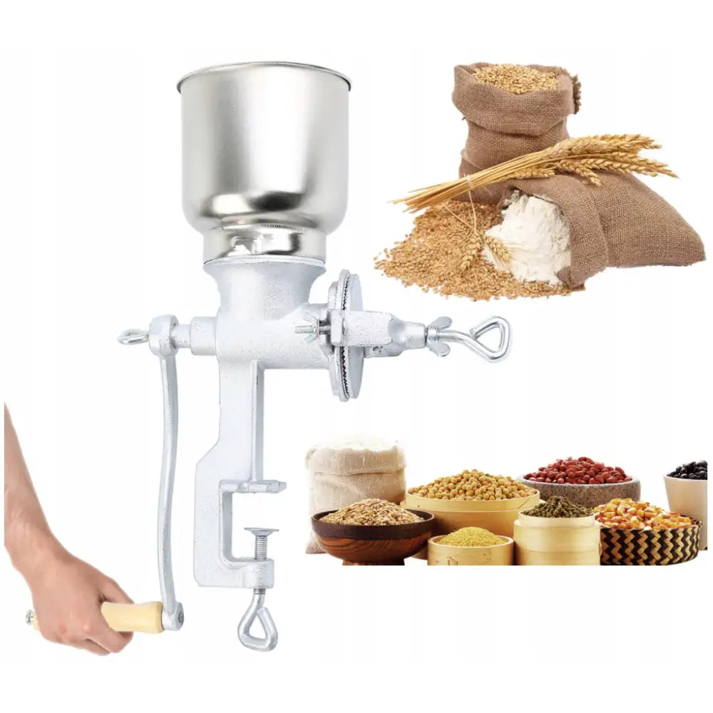 Manuell kvern for korn i støpejern, sidevisning med trehåndtak og festeklemme, korn og melposer bak.