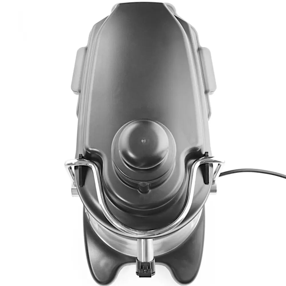 Matprosessor og juicepress i sort og metall, toppvinkel med synlig stålbolle, beskyttelsesbøyle og ledning.