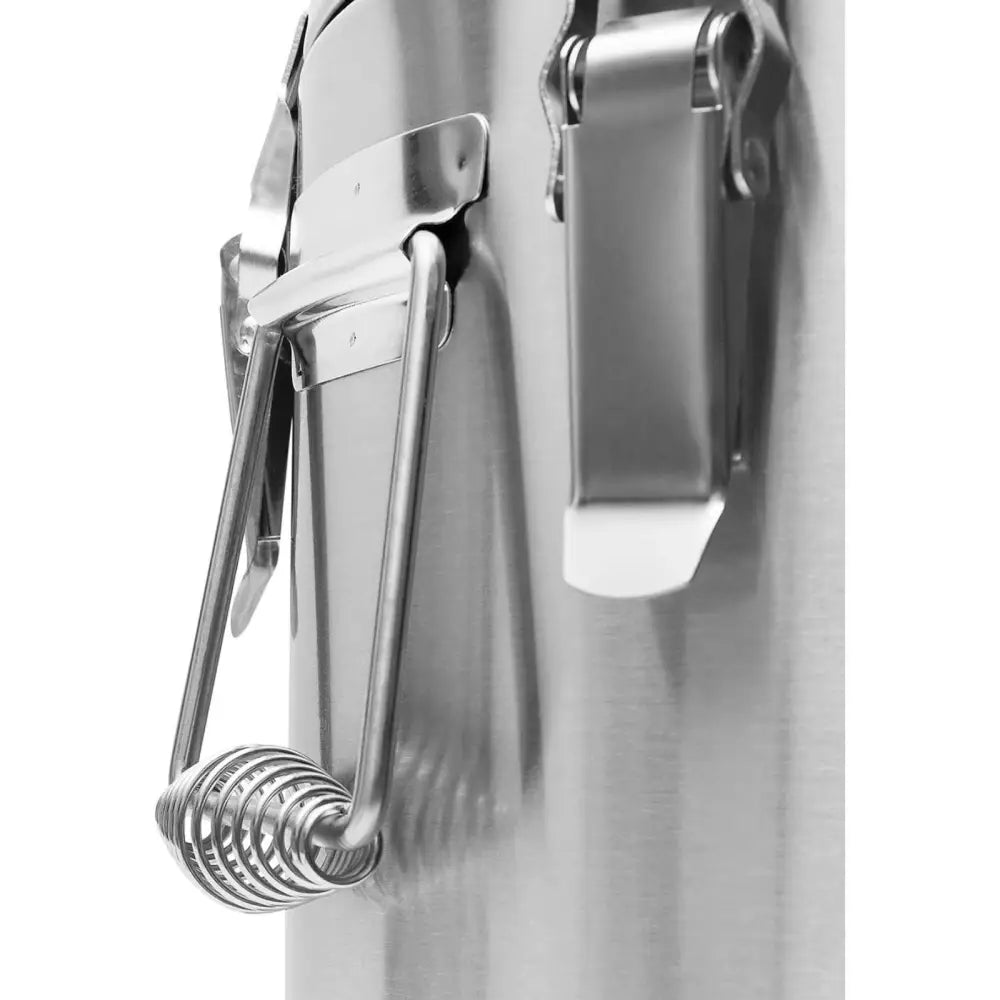 Matte Glans rustfritt stål mat transport termos, nærbilde av håndtak, klips og spiralformet fjær.